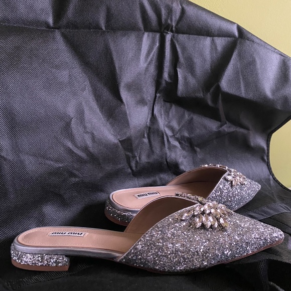 Dazzling Cinderella slippers. Miu Miu is the brand than never disappoints - Picture 2 of 10